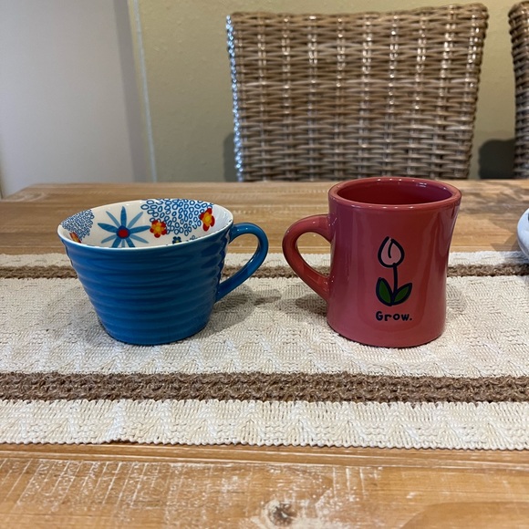 2 coffee cups! Starbucks cup. Life is good cup. - Picture 2 of 9